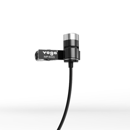 一款現代黑金色麥克風。